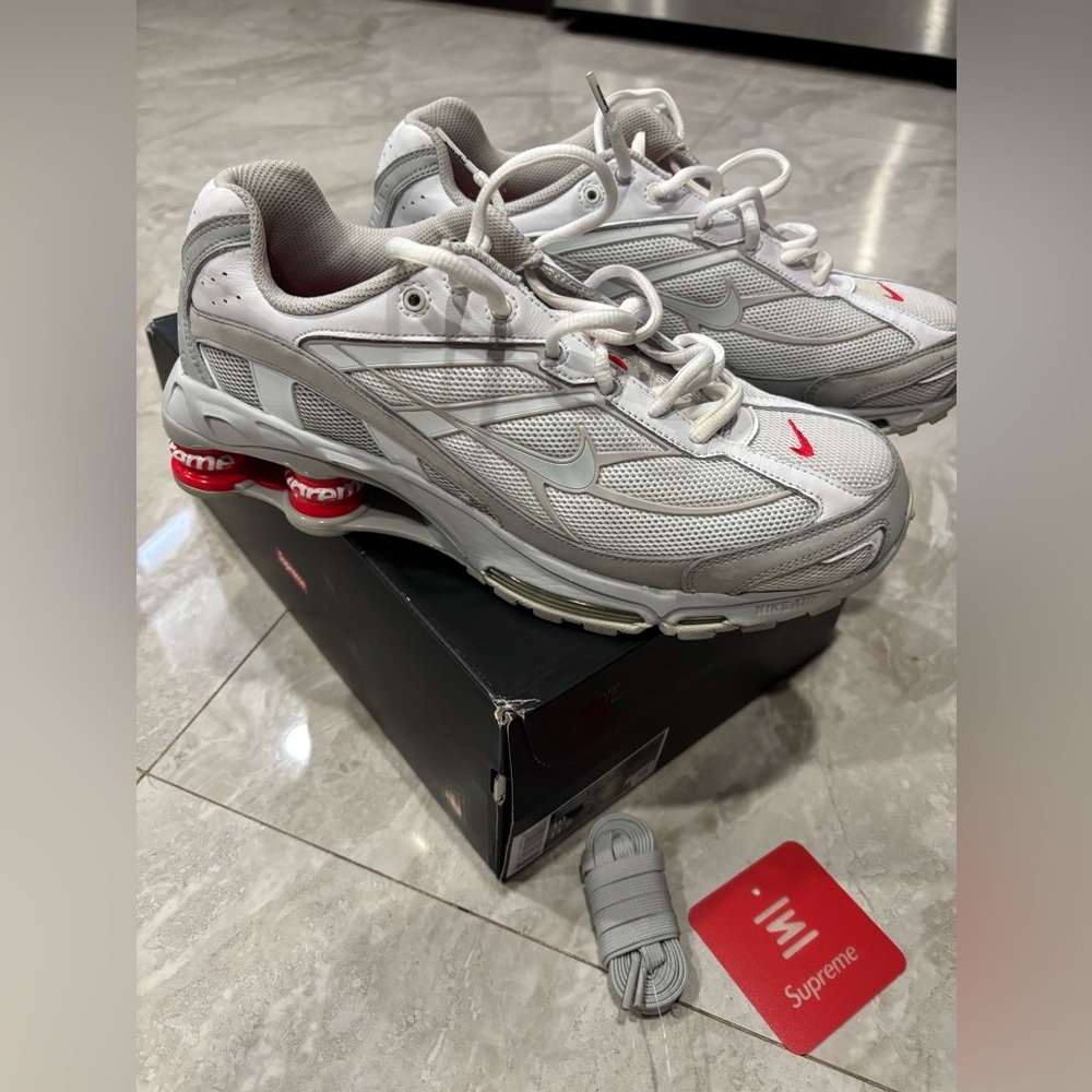 Supreme Nike Shox
